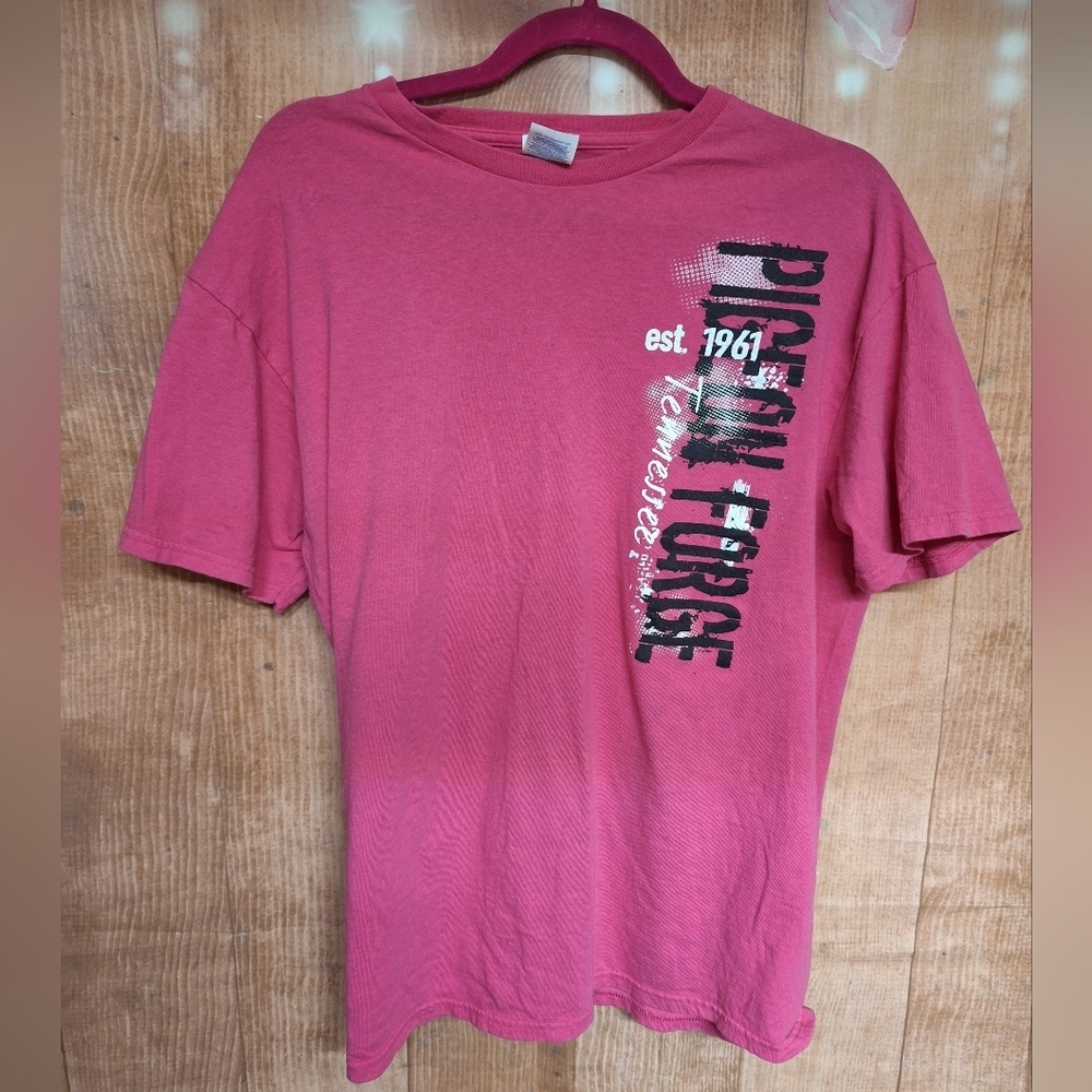 PIGEON FORGE TENNESSEE PINK T-SHIRT SIZE LARGE